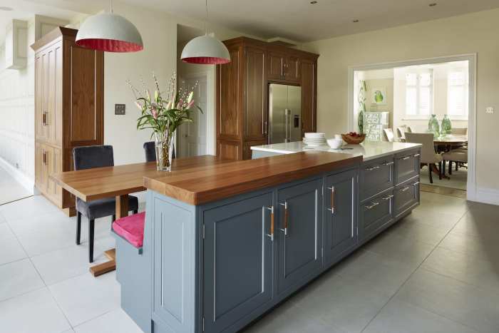 Clean minimalist American Classic kitchen