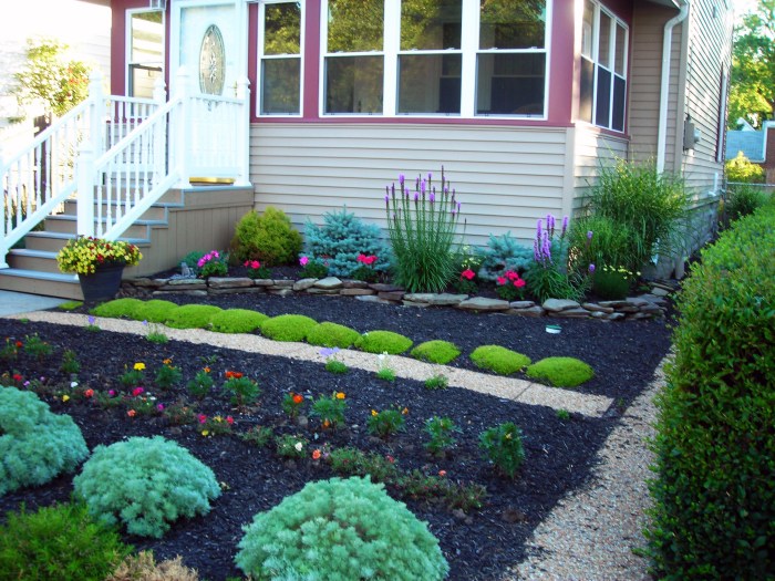 Front yard classic garden design